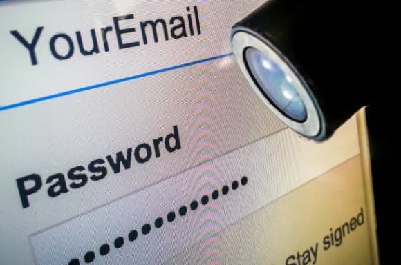 JAV valdžia reikalauja iš interneto kompanijų atskleisti vartotojų slaptažodžius