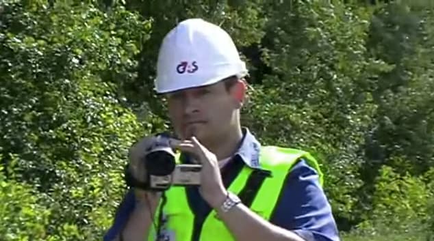 „Chevron” varo žmones nuo viešo kelio (video)