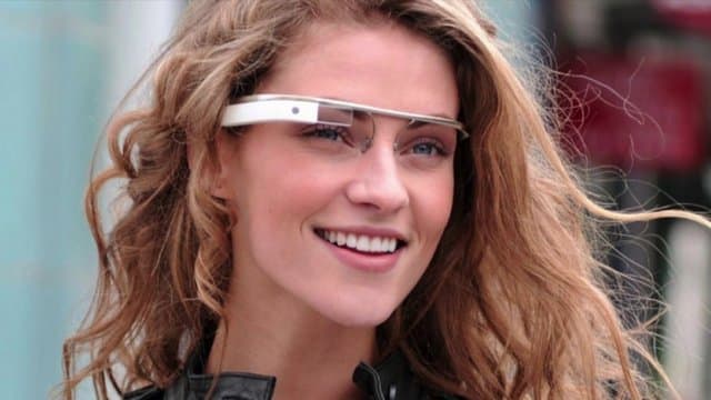 „Microsoft“ pasiruošusi išleisti alternatyvą akiniams „Google Glass“