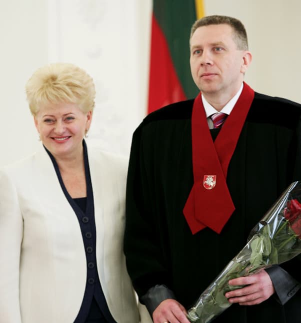 Ir prokurorai gyvena bai-mė-je