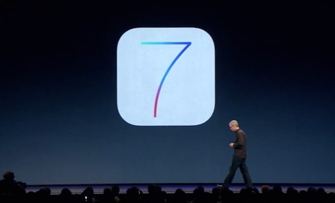 WWDC 2013: vidumi ir išore atnaujintos „Apple iOS 7“ anonsas