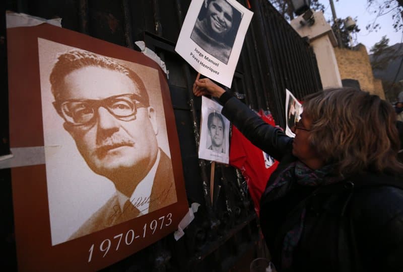 Čilėje piktinamasi tuo, kad Augusto Pinočeto šalininkams, laikomiems Kordiljeros kalėjime, sudarytos labai geros sąlygos. EPA-ELTA nuotr.