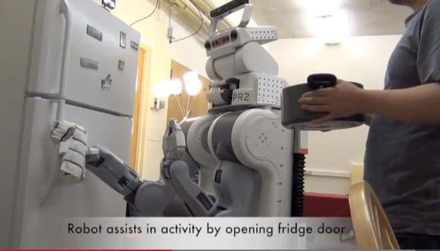 Sukurtas robotas, kuris pats supranta, kad šeimininkui reikia įpilti alaus
