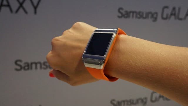 „Samsung“ ryžosi pateikti laikrodžio „Galaxy Gear“ pardavimų prognozę