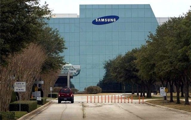 „Samsung“, sunerimusi dėl mažėjančių „Apple“ užsakymų, ieško naujų klientų